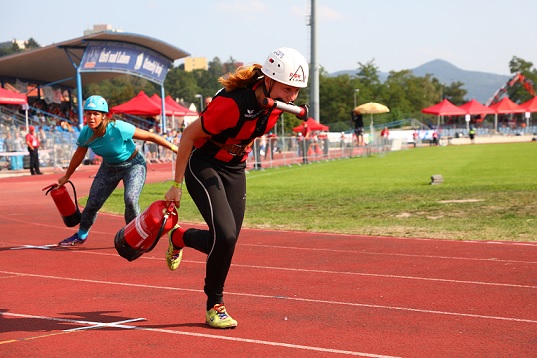 tafeta 4x100 m s pekkami